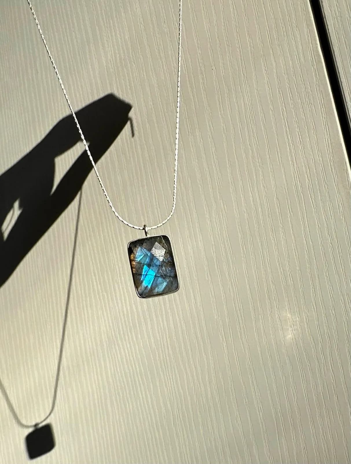 ARI NECKLACE