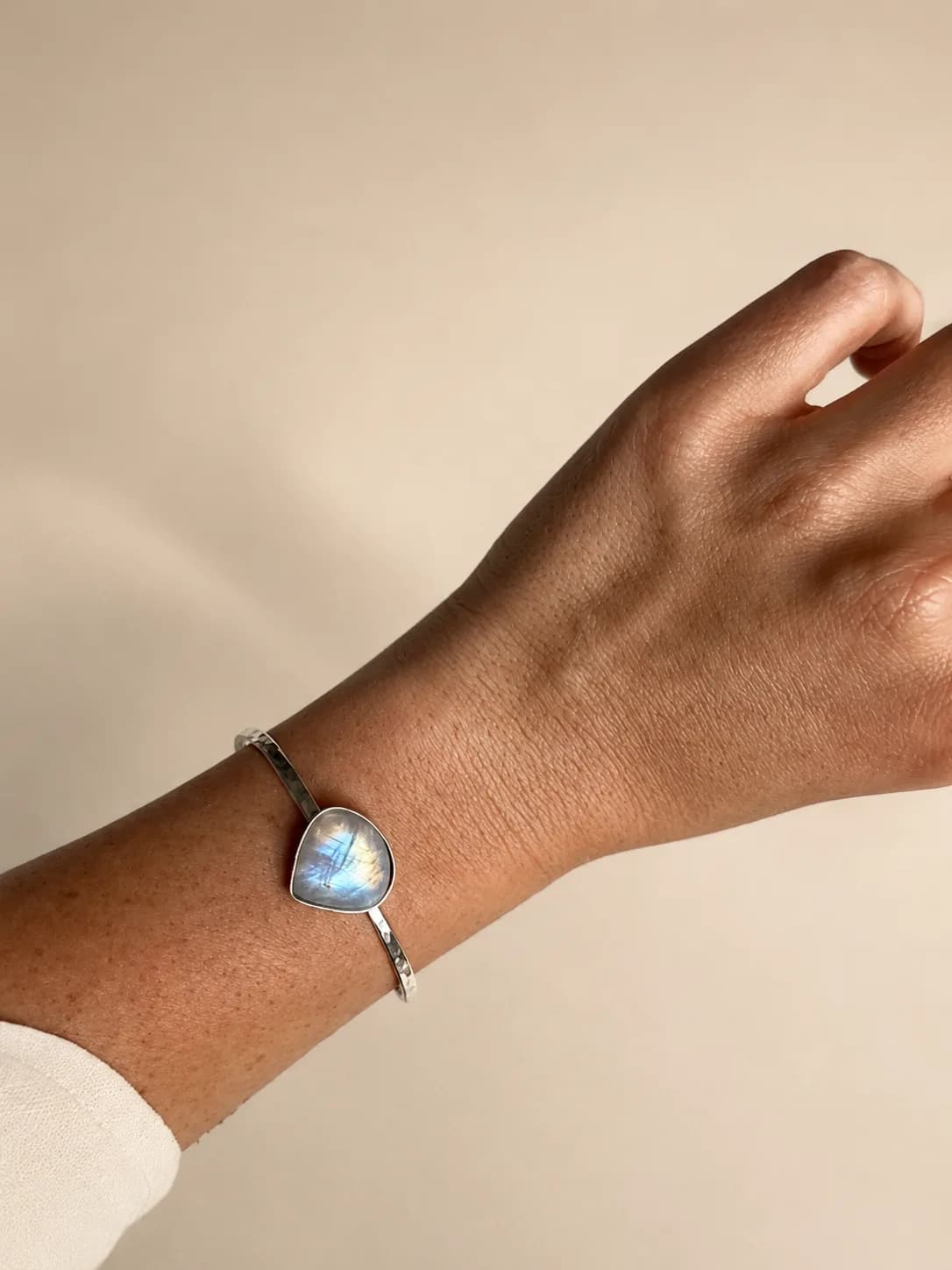 DROP MOONSTONE BRACELET